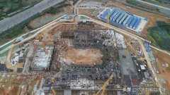 彩鋼瓦已經(jīng)被樹(shù)脂瓦所取代，龍泉驛區(qū)的這些屋頂已經(jīng)發(fā)生了很大的